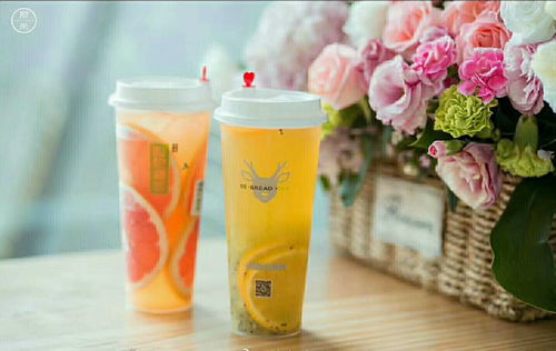 好的茶飲給予消費(fèi)者新的味蕾體驗(yàn),面包和茶賦予茶飲新生命